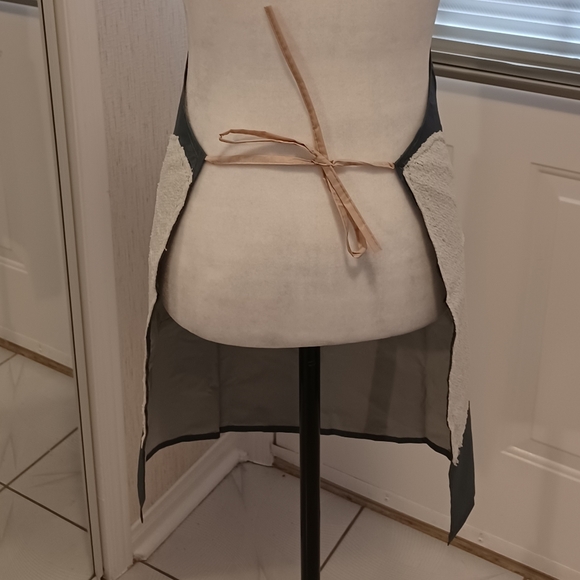 4/$40 New Blue Bunny Print Apron - Size O/S - Picture 11 of 12